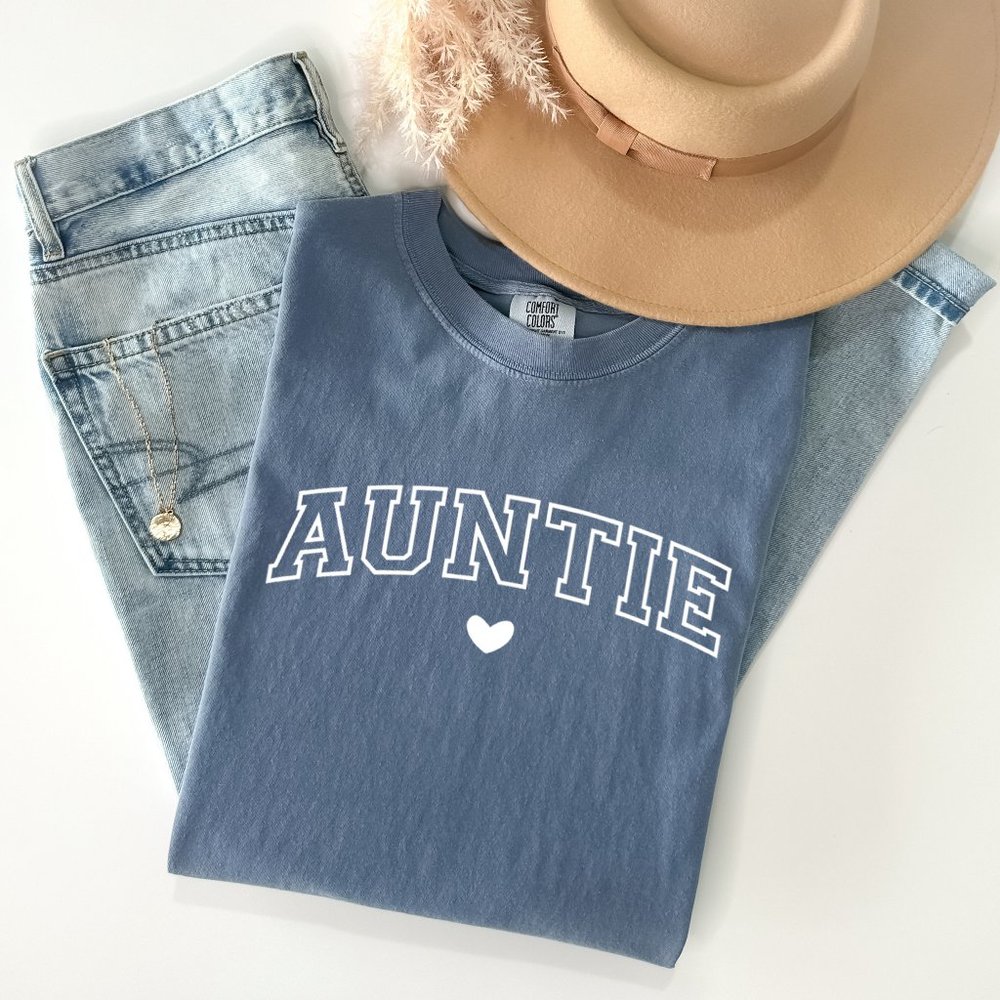 Auntie | Comfort Colors Graphic Tee